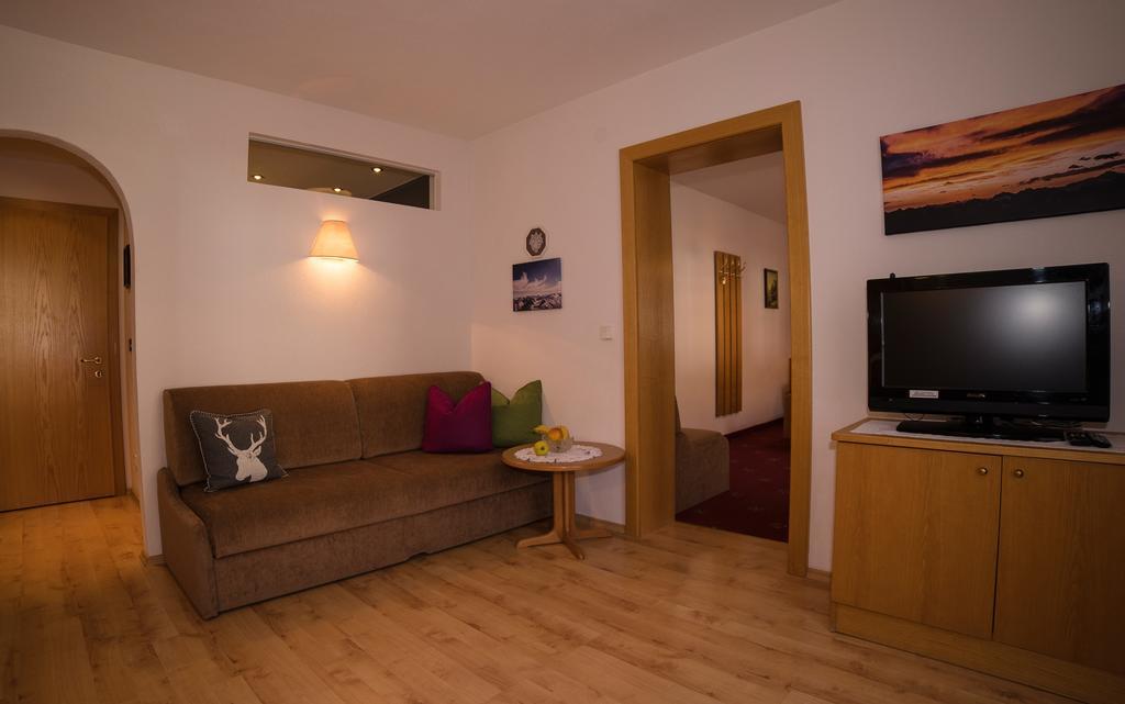 Alberts Bellevue Appartements Nauders Room photo
